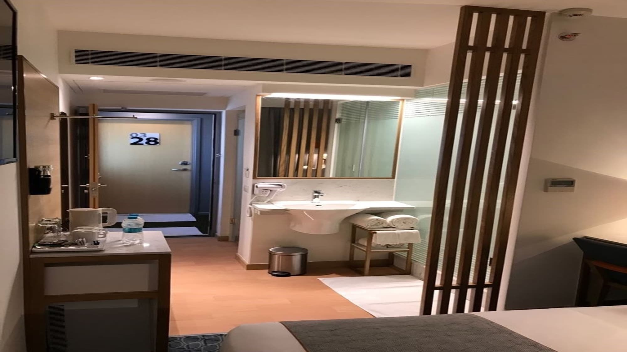 Holiday Inn Express Ahmedabad Prahlad Nagar, an IHG Hotel Bagian luar foto